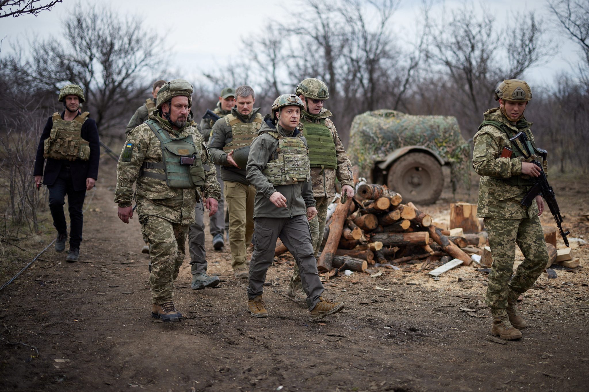 Ukraine's President Volodymyr Zelenskiy visits positions of armed ...